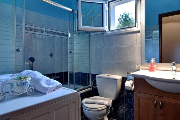 Angela Pool Apartments - Photo3