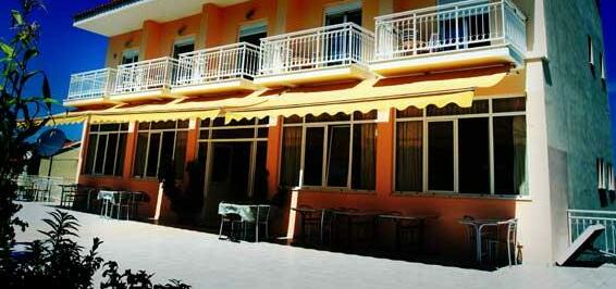 Angelicas Backpackers Hostel - Photo2