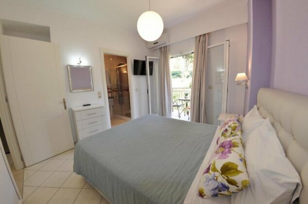 Angels Pool Studios and Apartments - Photo4