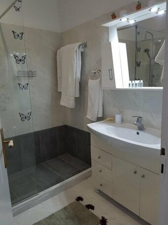 Angels Pool Studios and Apartments - Photo5
