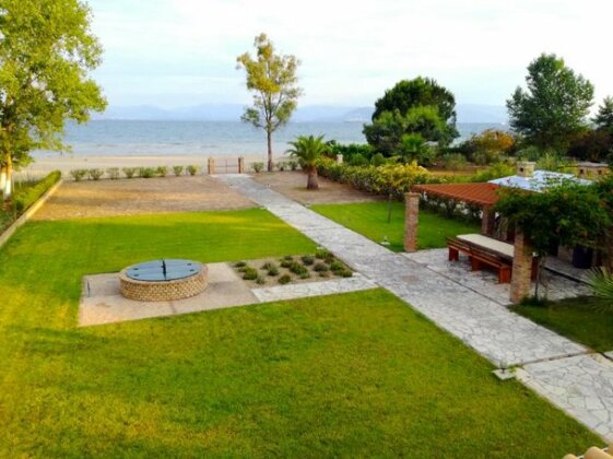 Antonia Beachfront Villa - Photo2