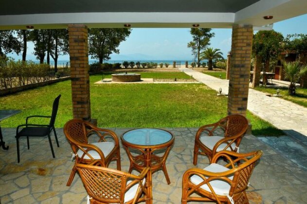 Antonia Beachfront Villa - Photo4