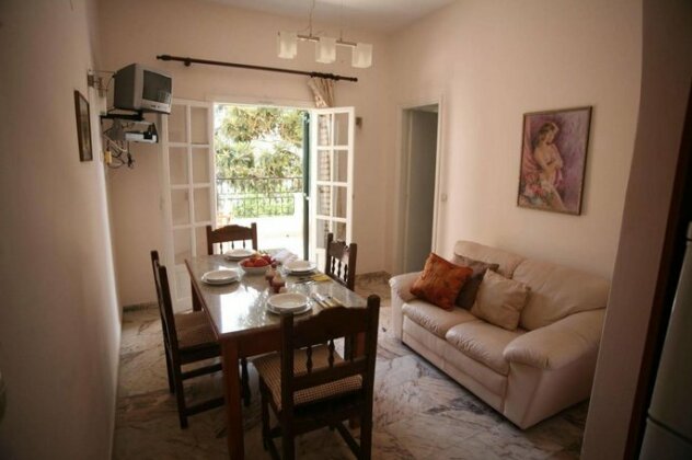 Aphrodite Apartments - Photo2