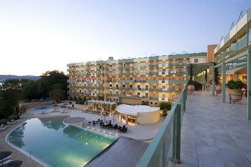 Ariti Grand Hotel - Photo2