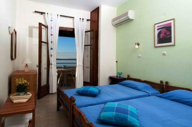 Captain's Apts Barbati - Photo2