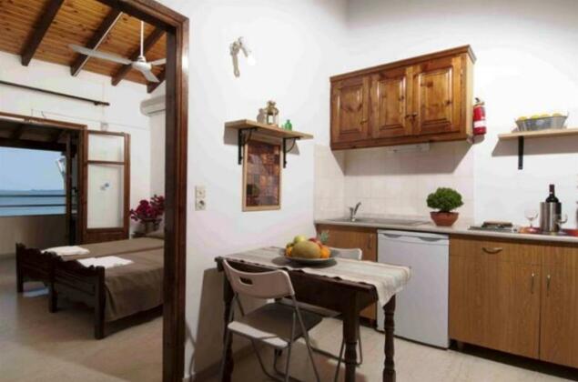Captain's Apts Barbati - Photo3