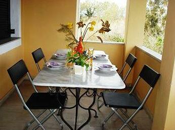 Charietta Studios and Apartments - Photo4