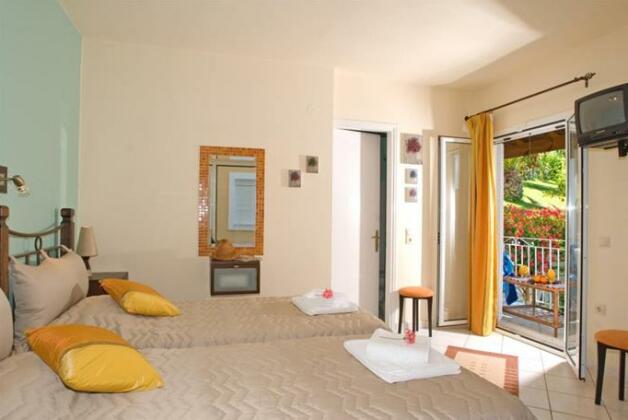 Chrismos Hotel - Photo2