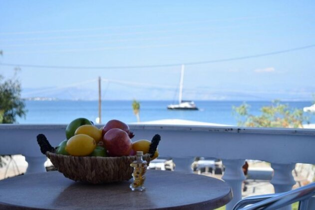 Christina Beachfront Rooms - Photo4