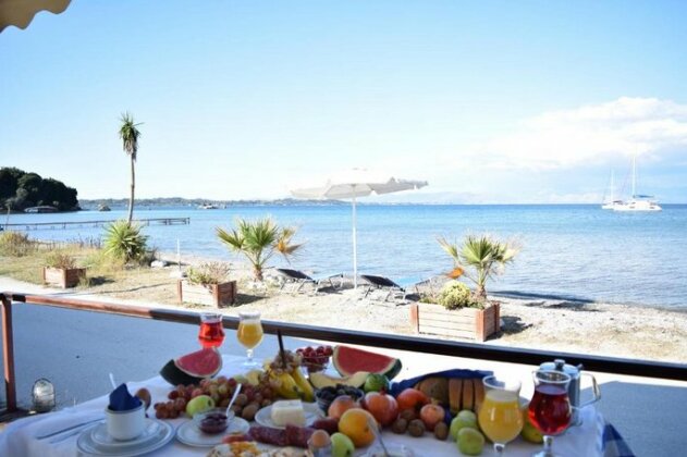 Christina Beachfront Rooms - Photo5