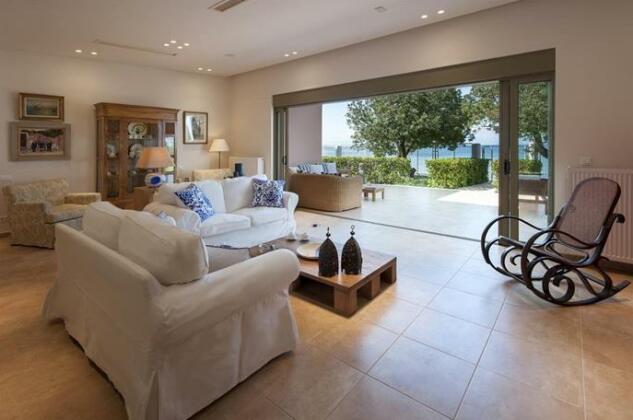 Corfu Beachfront Villa - Photo2
