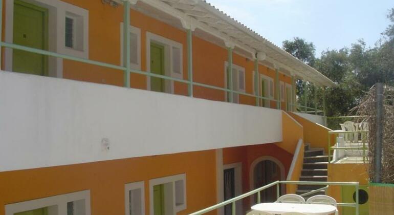 Coryfo Studios & Apartments - Photo2