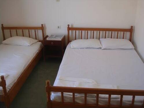 Costas Beach Apartments - Photo4