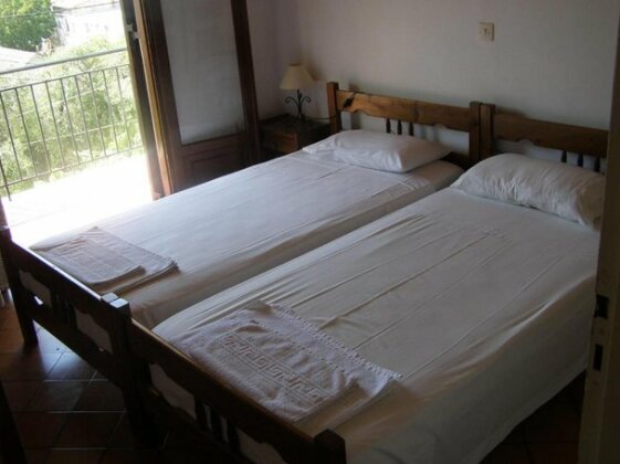 Dimitrakis Apartments - Photo2