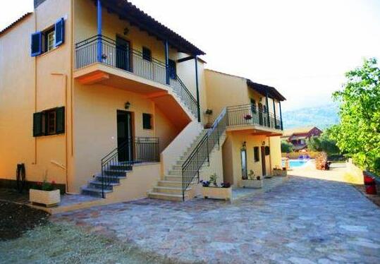 Emily's Apartments - Photo2