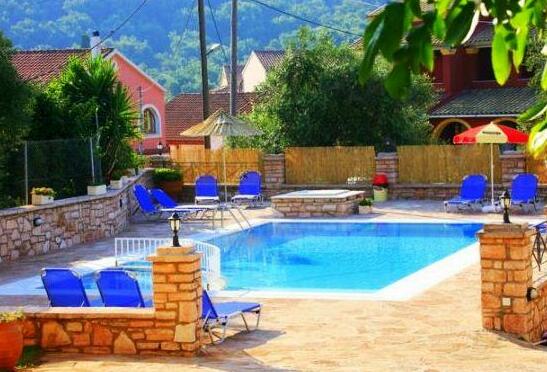 Emily's Apartments - Photo4