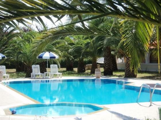 Faethon Hotel & Apartments - Photo2