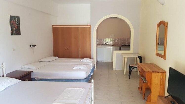 Gardenos Hotel - Photo3