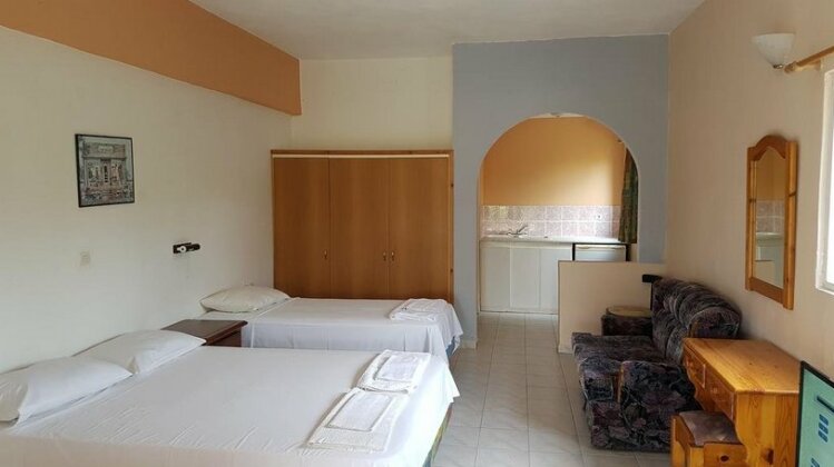 Gardenos Hotel - Photo4