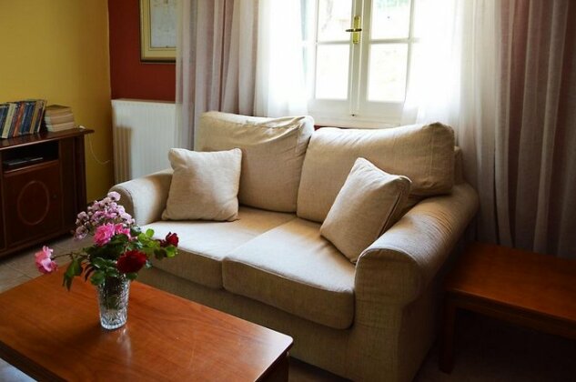 House in the Country - Photo2
