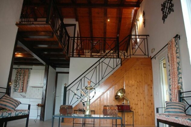 Iron House - Photo4