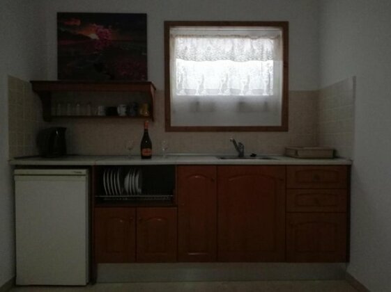 Jasmine Pool Bar & Apartments - Photo3