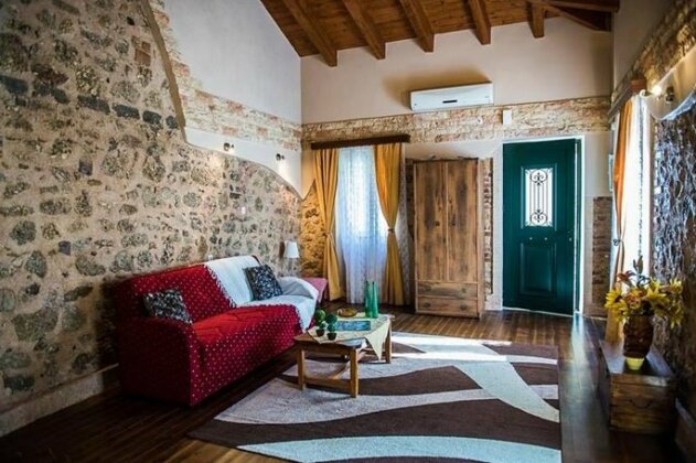 Jason's Stone House - Photo2
