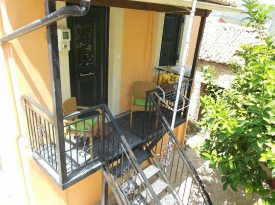 Jason's Stone House - Photo3