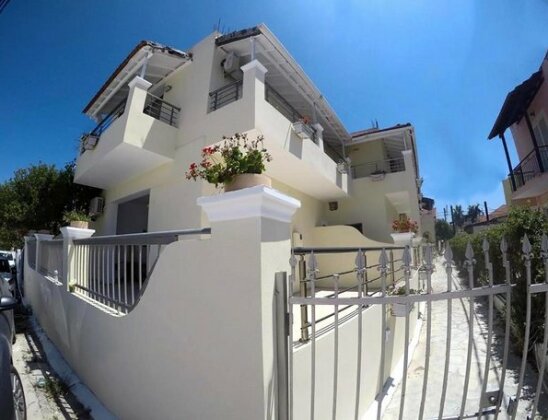 Jessica's Studios & Apartments - Photo2