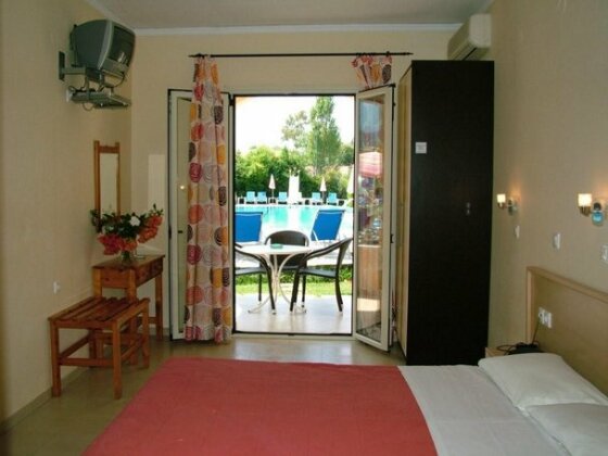 Kamari Apartments - Photo4