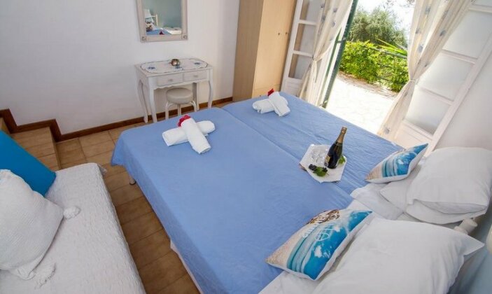 Kiki's Apartments - Photo5