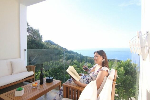 Lakones Deluxe Suites - Photo2