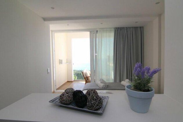 Lakones Deluxe Suites - Photo4