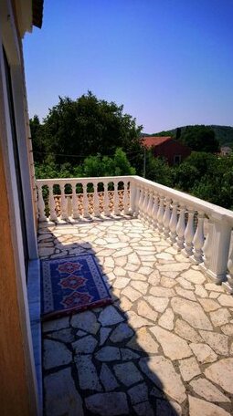 Lazaros - Photo4