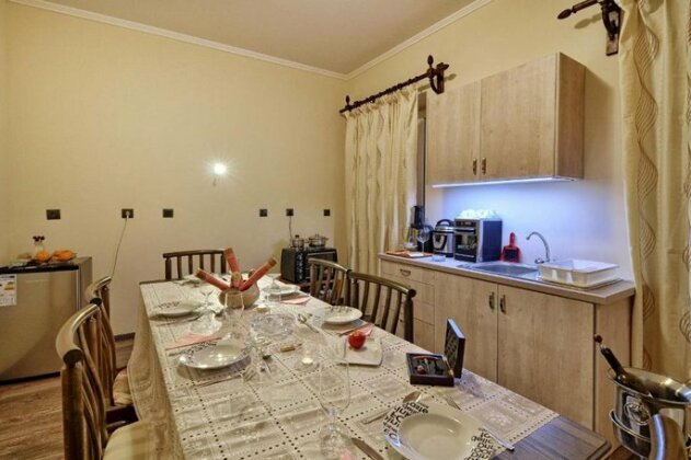 Lemonia Luxury Apartment - Photo4