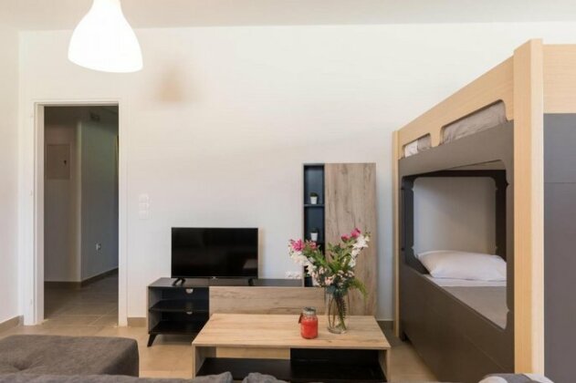 Local Hostel & Suites - Photo3