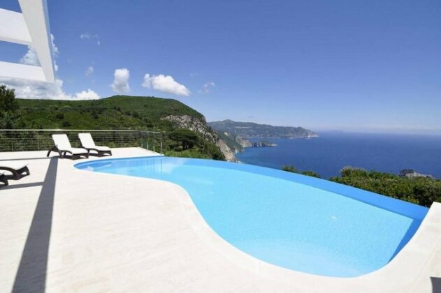 Lookout Villa - Photo3
