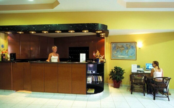 Louvre Hotel - Photo3