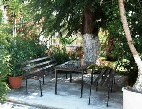 Maritsas Apartments - Photo2