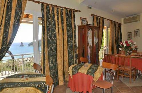 Mazis Apartments - Photo3