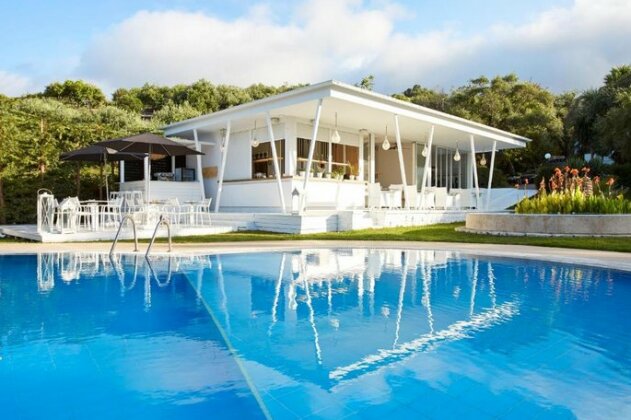 Mr and Mrs White Corfu - Photo2