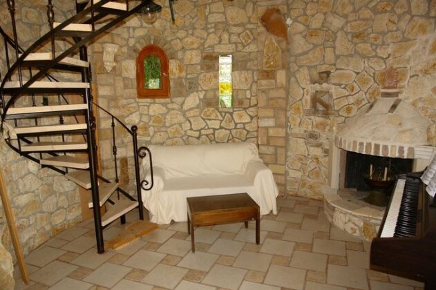Musician's Round House - Photo3