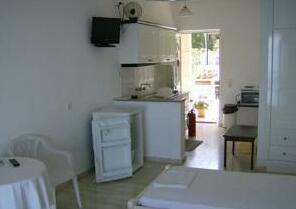 Nikos Seaside Apartments - Photo4