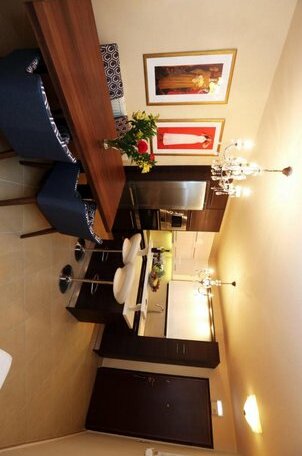 Ninos Luxury Apartment - Photo3
