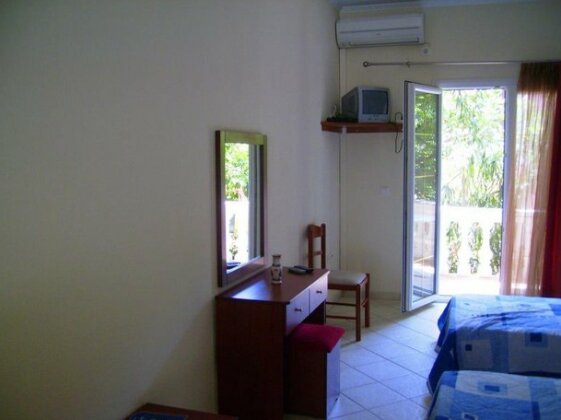 Olive Grove Studios - Photo2