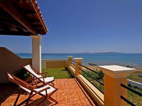 Paralia Luxury Suites - Photo2