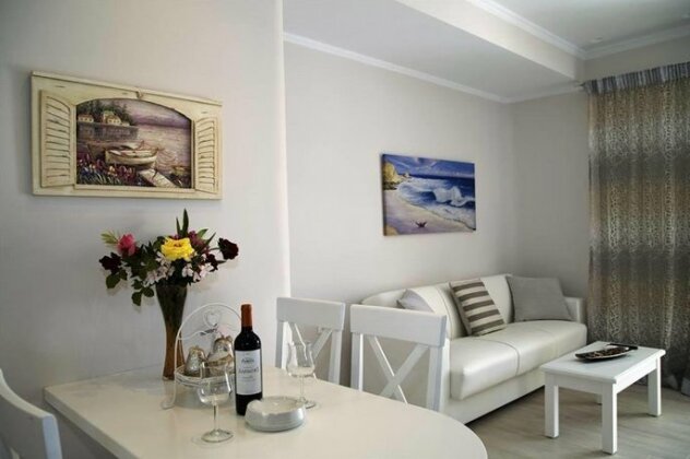 Paralia Luxury Suites - Photo3