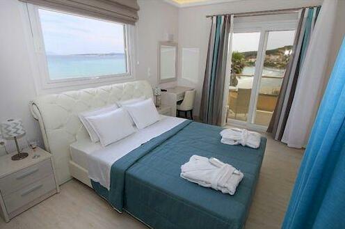 Paralia Luxury Suites - Photo4