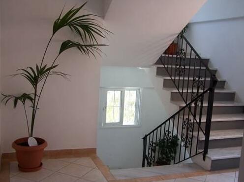 Perros Hotel - Photo2