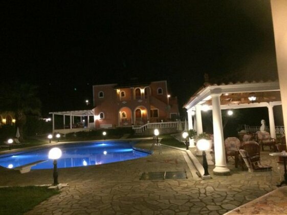 Regina Nina - Photo3